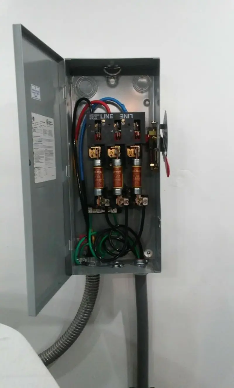 Three-phase disconnect switch installed for Smoke Detector Installation in Childersburg
